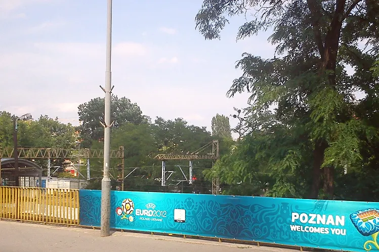 赛季末积分榜前的球门与场地全景(净胜球的陷阱与用处)